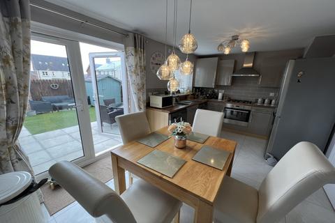 2 Hanratte Close, Llantilio Pertholey, Abergavenny, NP7 6PT