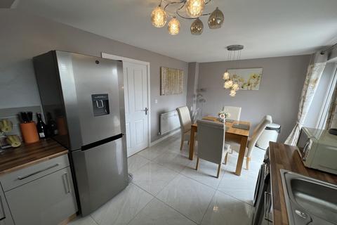 2 Hanratte Close, Llantilio Pertholey, Abergavenny, NP7 6PT