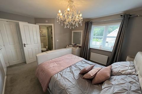 2 Hanratte Close, Llantilio Pertholey, Abergavenny, NP7 6PT