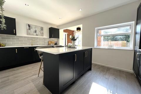 4 bedroom semi-detached house for sale - Cartmel Drive, South-West Dunstable, Bedfordshire