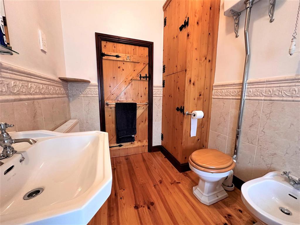 En suite bathroom