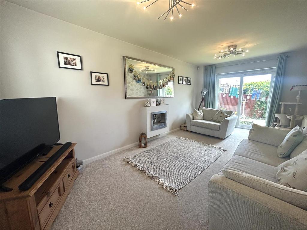 Furlong Lane, Halesowen 3 bed semidetached house for sale £240,000