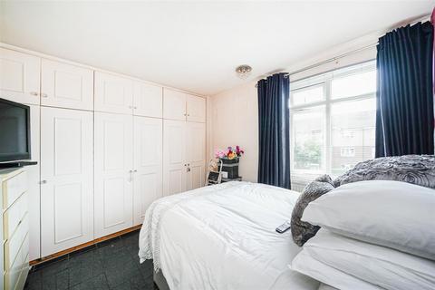 3 bedroom apartment for sale - Manford Way, Chigwell