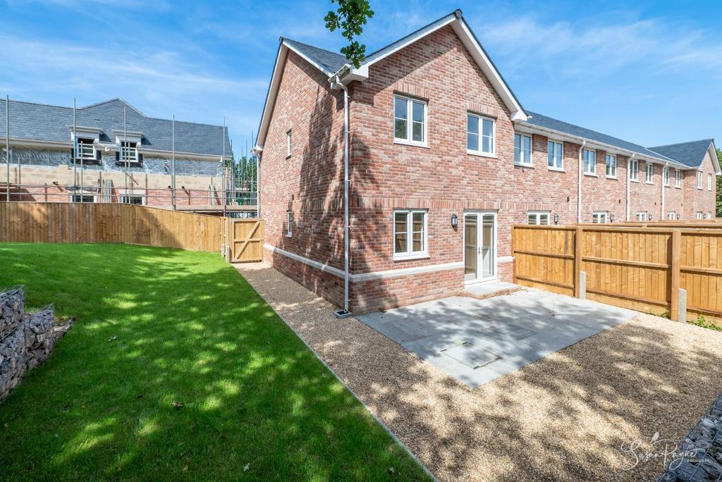 5 Spencer Park, Ryde 3 bed end of terrace house for sale £290,000