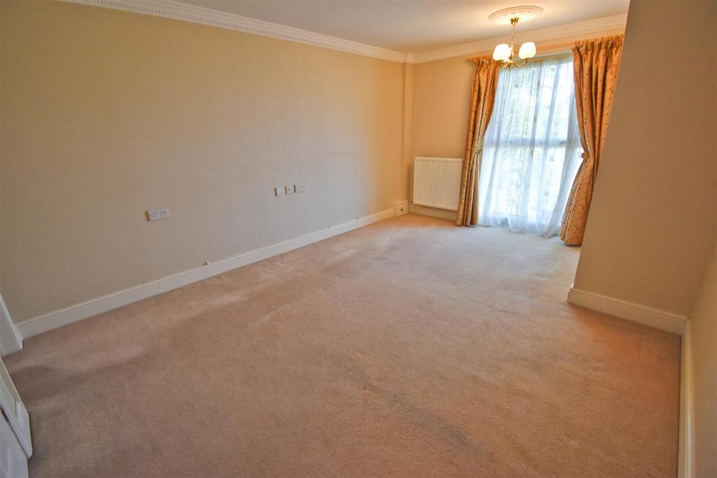 Bedroom 1.jpg