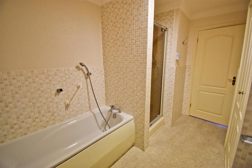 Ensuite 1.jpg