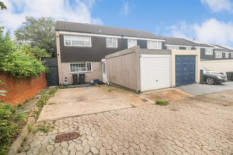 176 Tithelands, Harlow, CM19 5NF