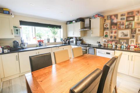 176 Tithelands, Harlow, CM19 5NF