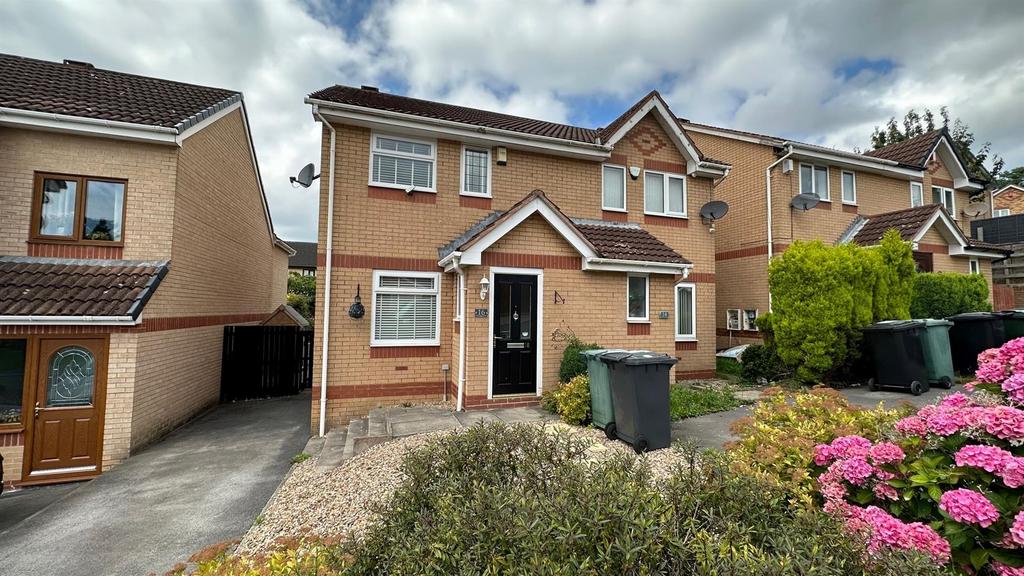 Ploughmans Croft, Bradford 2 bed semidetached house £825 pcm (£190 pw)