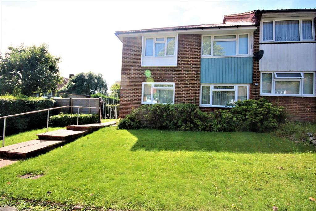 Vernon Crescent, East EN4 2 bed for sale £390,000