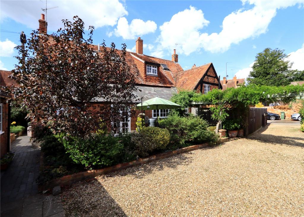 Silver Street, Newport Pagnell, Buckinghamshire, MK16 4 bed semi