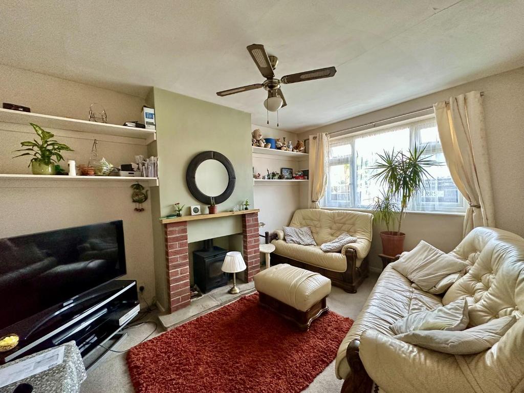 Knights Lane, Kingsthorpe Village, Northampton NN2 3 bed semidetached