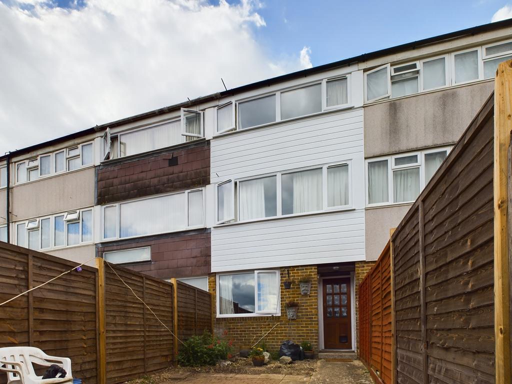 Wrekin Close, Basingstoke, RG22 3 bed townhouse for sale £270,000