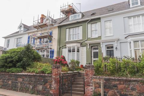 6 bedroom terraced house for sale, Dicq Road, St Saviour, Jersey. JE2 7PZ