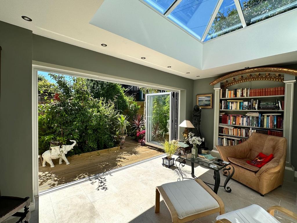 Middle Street, Deal, Kent, CT14 2 bed detached house for sale £650,000