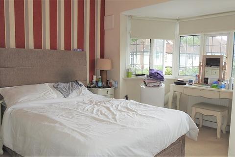 4 Wolsey Crescent, Morden, SM4 4TB