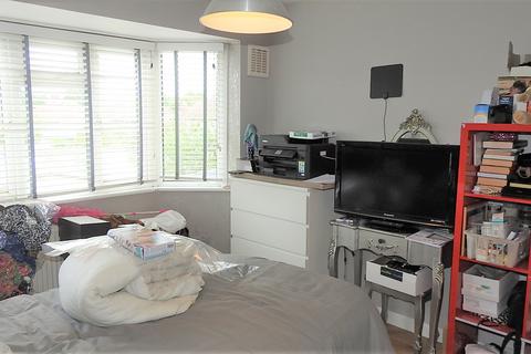 4 Wolsey Crescent, Morden, SM4 4TB