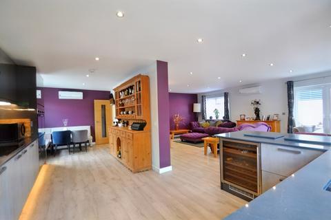 52 Anvil Crescent, Broadstone, BH18 9DZ