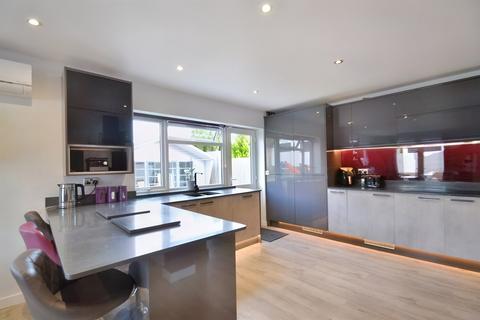52 Anvil Crescent, Broadstone, BH18 9DZ