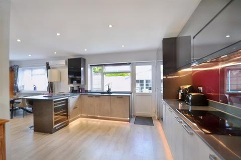 52 Anvil Crescent, Broadstone, BH18 9DZ