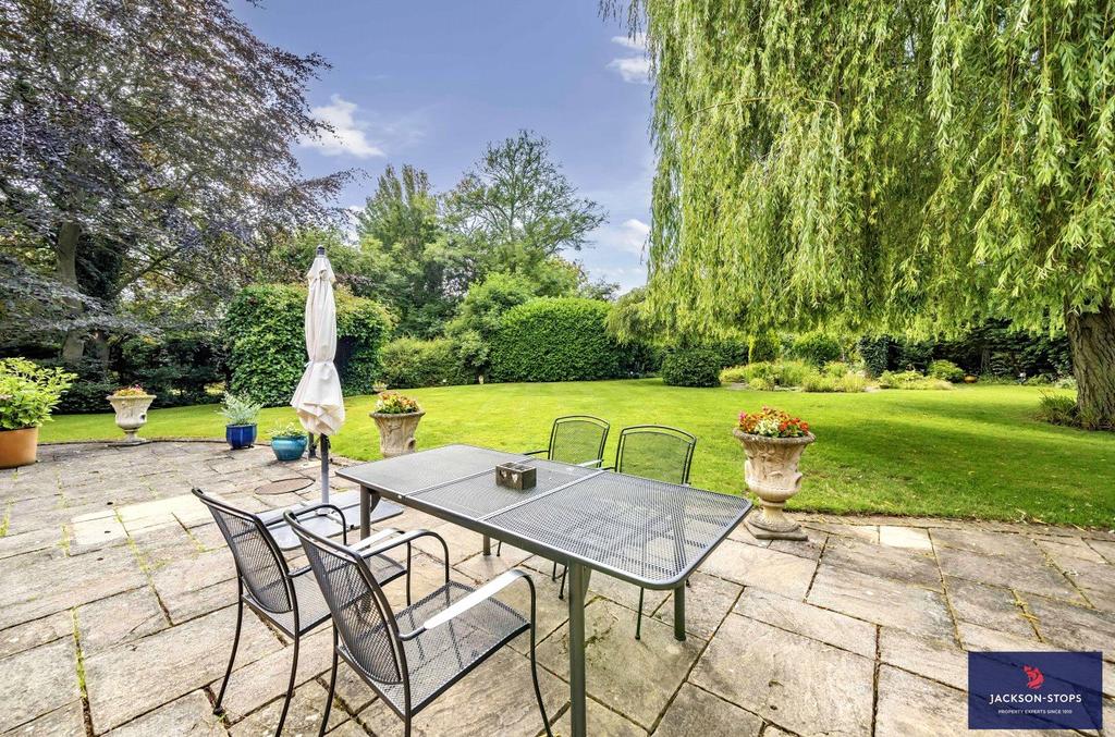 The Drive, Horton, Northamptonshire, NN7 4 bed detached house for sale