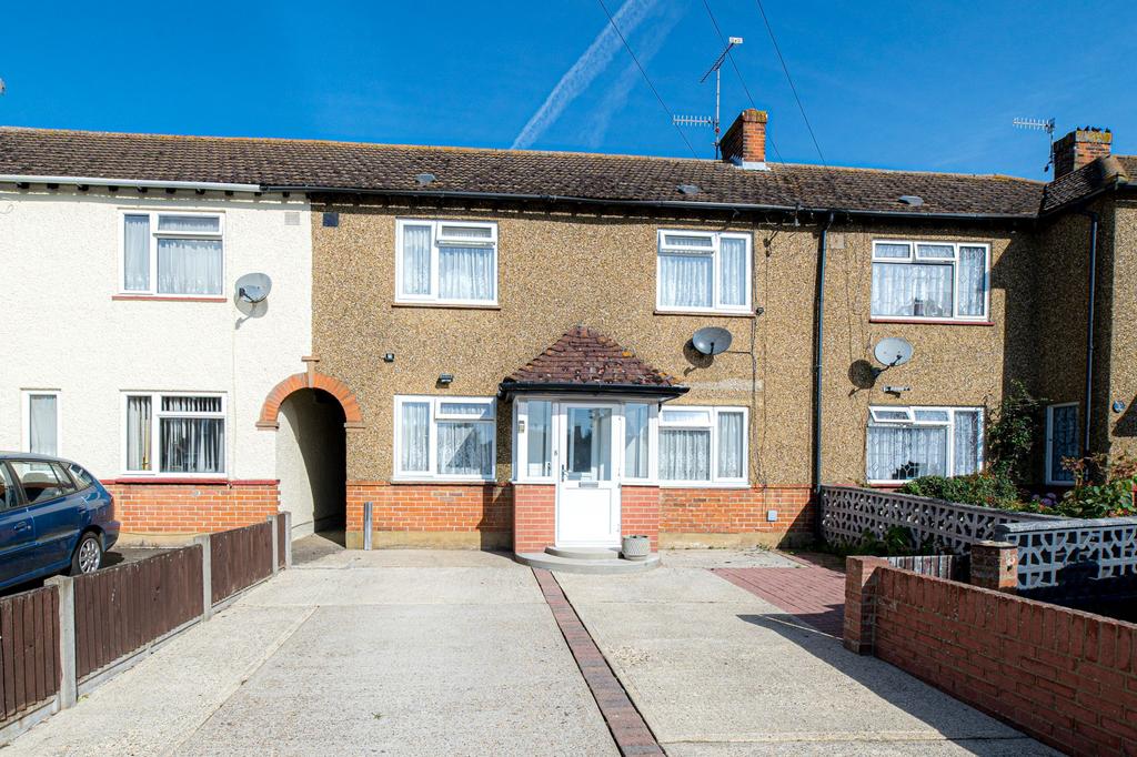Woodgate Close, Faversham, ME13 3 bed terraced house for sale £300,000