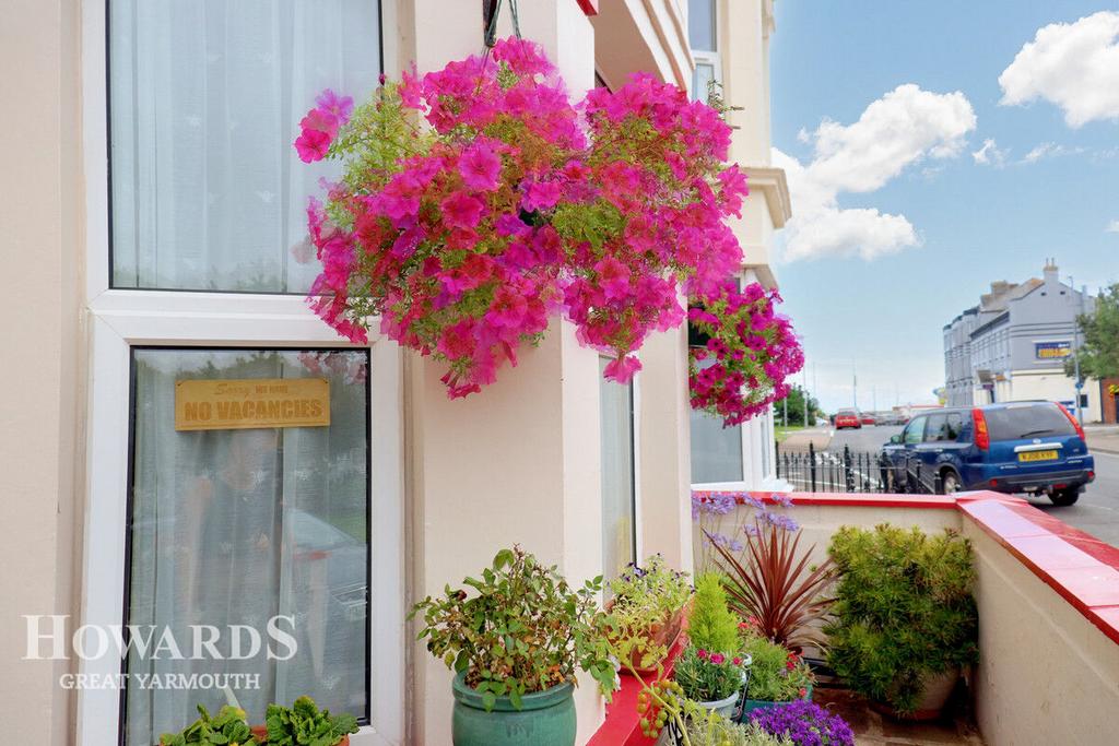 Trafalgar Road, Great Yarmouth 9 bed terraced house for sale £180,000