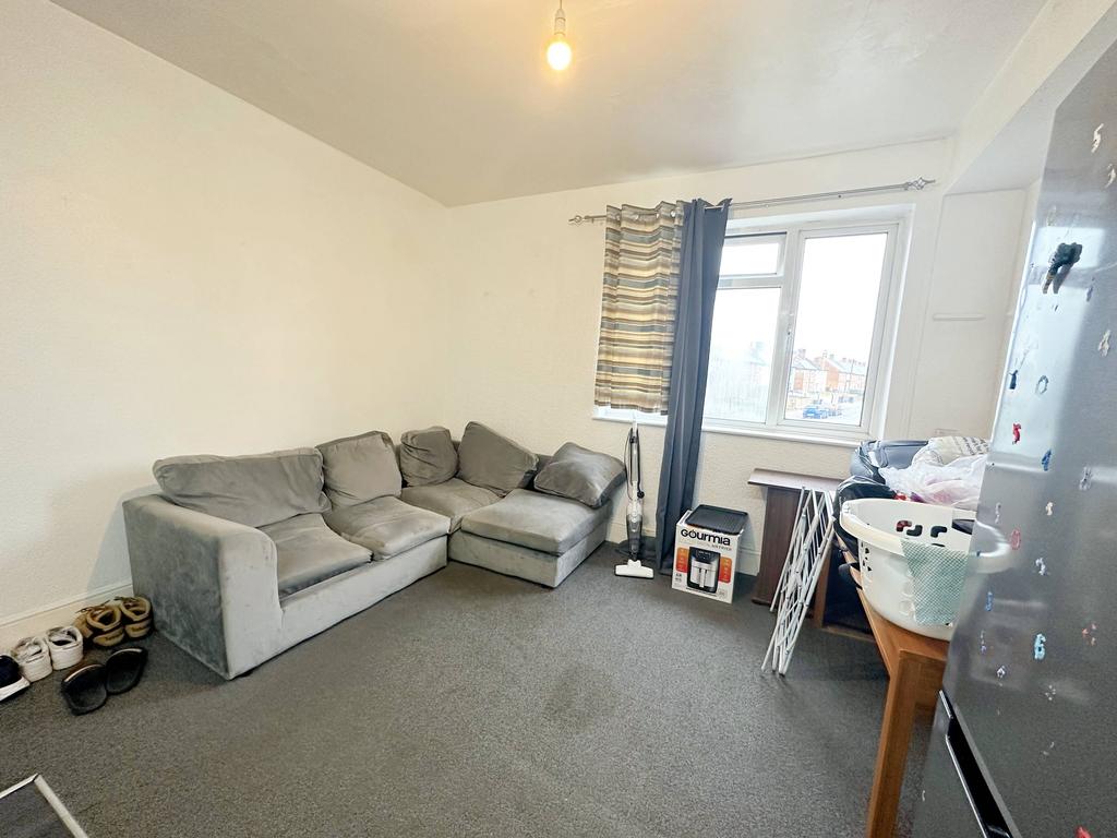 Haddenham Road, Off Narborough Road... 1 bed flat £775 pcm (£179 pw)