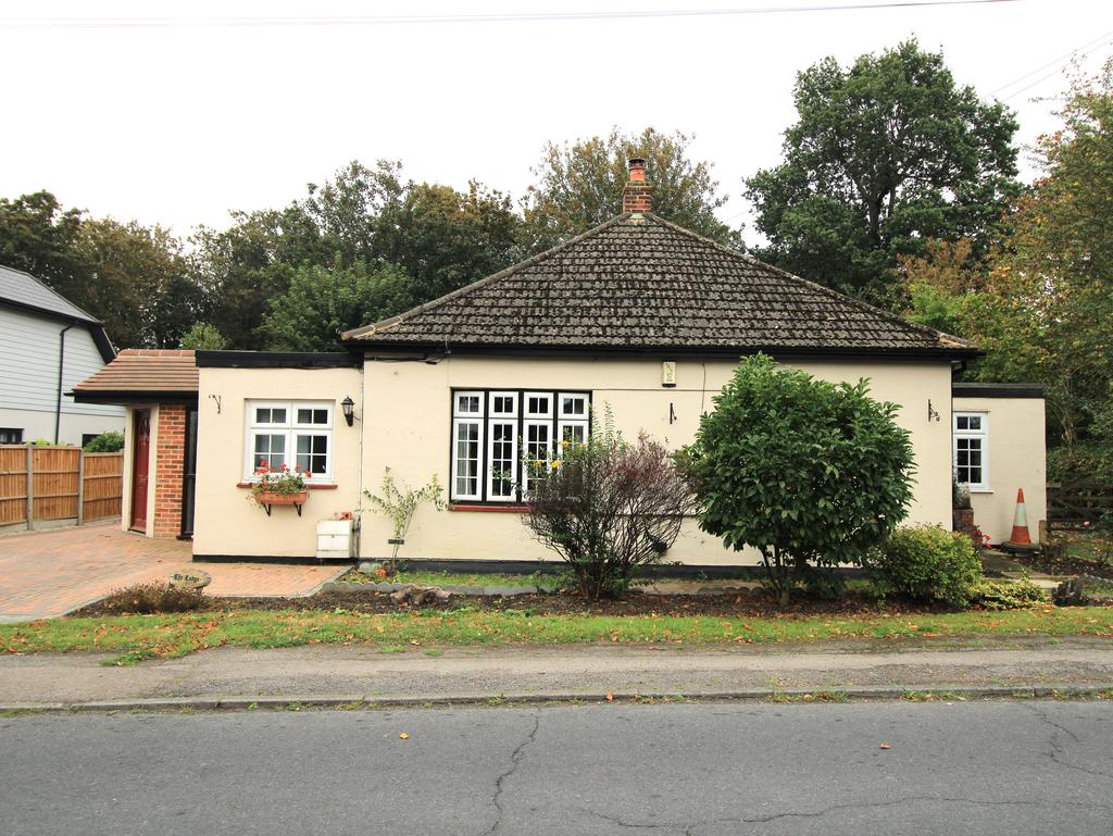 Little Gaynes Lane, Upminster RM14 4 bed detached bungalow for sale £