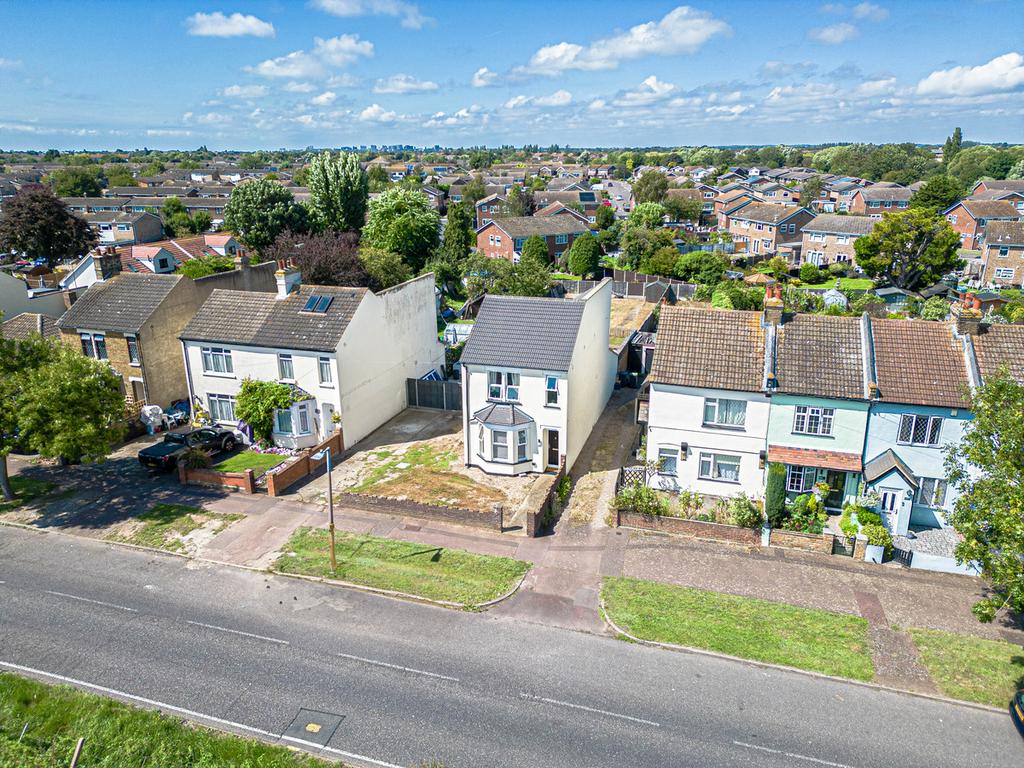 Wakering Road, Shoeburyness, SS3 4 bed detached house for sale £455,000