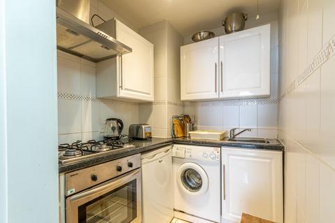 2 bedroom flat to rent, 0995L Moncrieff Terrace, Edinburgh, EH9 1NA