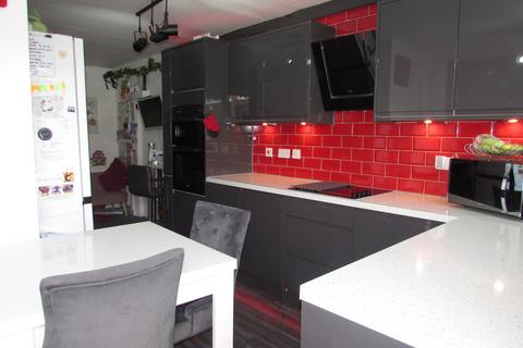 24 Baslow Drive, Heald Green, Cheadle, SK8 3HP