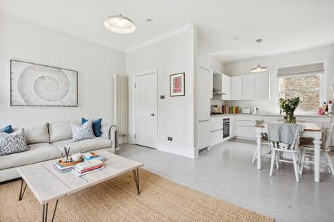 15b Aliwal Road, London, SW11 1RB