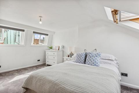 15b Aliwal Road, London, SW11 1RB