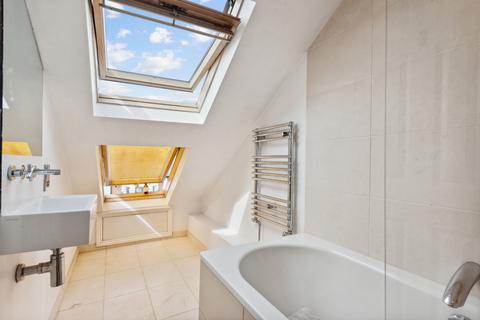 15b Aliwal Road, London, SW11 1RB