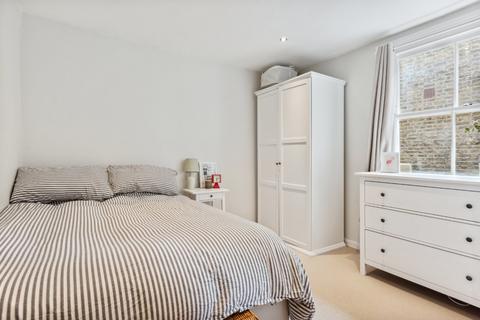 15b Aliwal Road, London, SW11 1RB