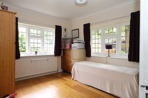 Trees Bowden Green, Pangbourne, Reading, RG8 8JL