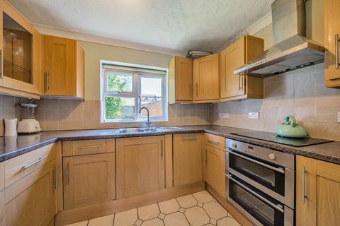 2 Adelina Mews, London, SW12 0BG