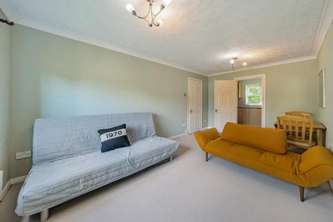 2 Adelina Mews, London, SW12 0BG