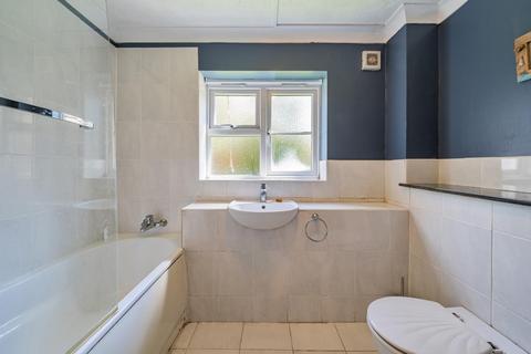 2 Adelina Mews, London, SW12 0BG
