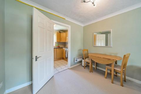 2 Adelina Mews, London, SW12 0BG