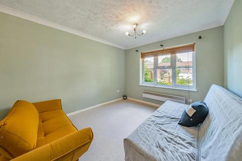 2 Adelina Mews, London, SW12 0BG