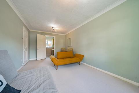 2 Adelina Mews, London, SW12 0BG