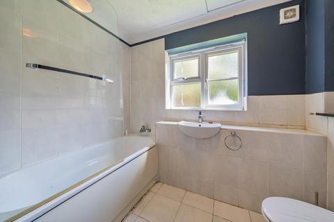 2 Adelina Mews, London, SW12 0BG