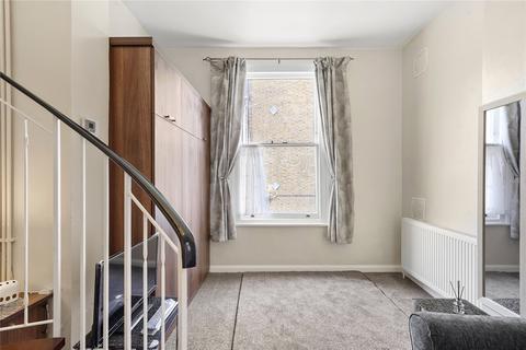 Studio to rent, Sutherland Avenue, London