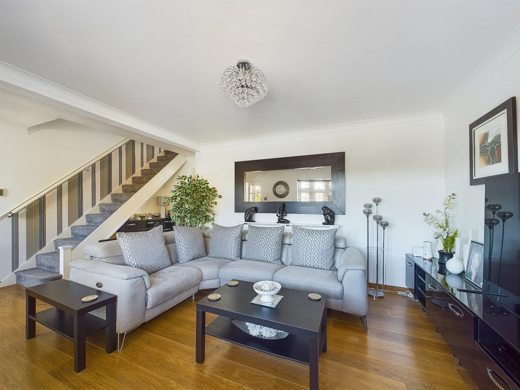 b Close, Hoo St.Werburgh... 3 bed end of terrace house £375,000