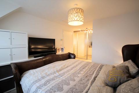 3 bedroom semi-detached house for sale - Farriers Way, Huddersfield HD3