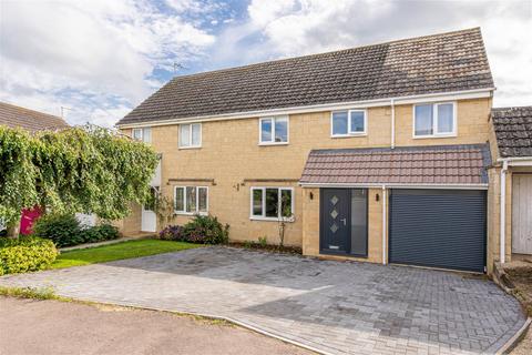 14 Clarrie Road, Tetbury, GL8 8EW