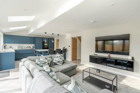 14 Clarrie Road, Tetbury, GL8 8EW