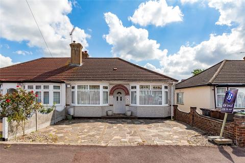 2 bedroom bungalow for sale - Lincoln Avenue, Romford, RM7